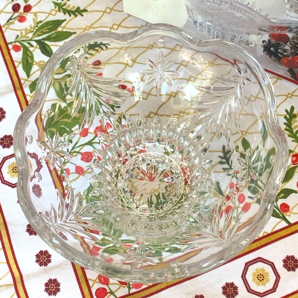 SALE! Mikasa Christmas Bowl - Picture 5 of 13